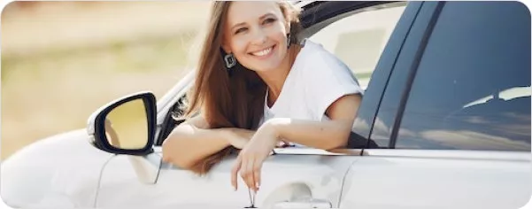 Photo of a young woman holding up a set of keys in front of a Ford Fiesta
