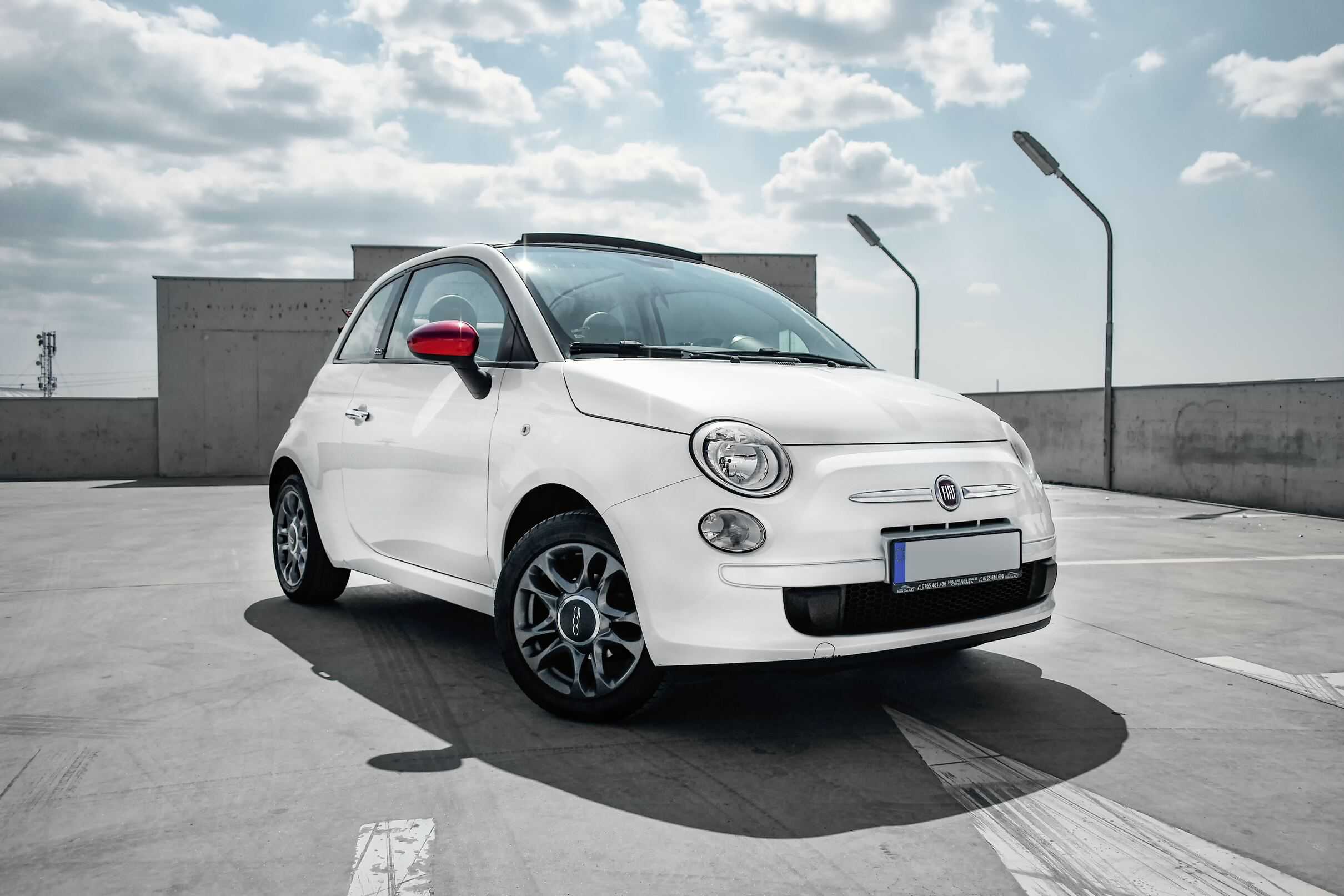 White Fiat 500 - A stylish and compact white Fiat 500 car
