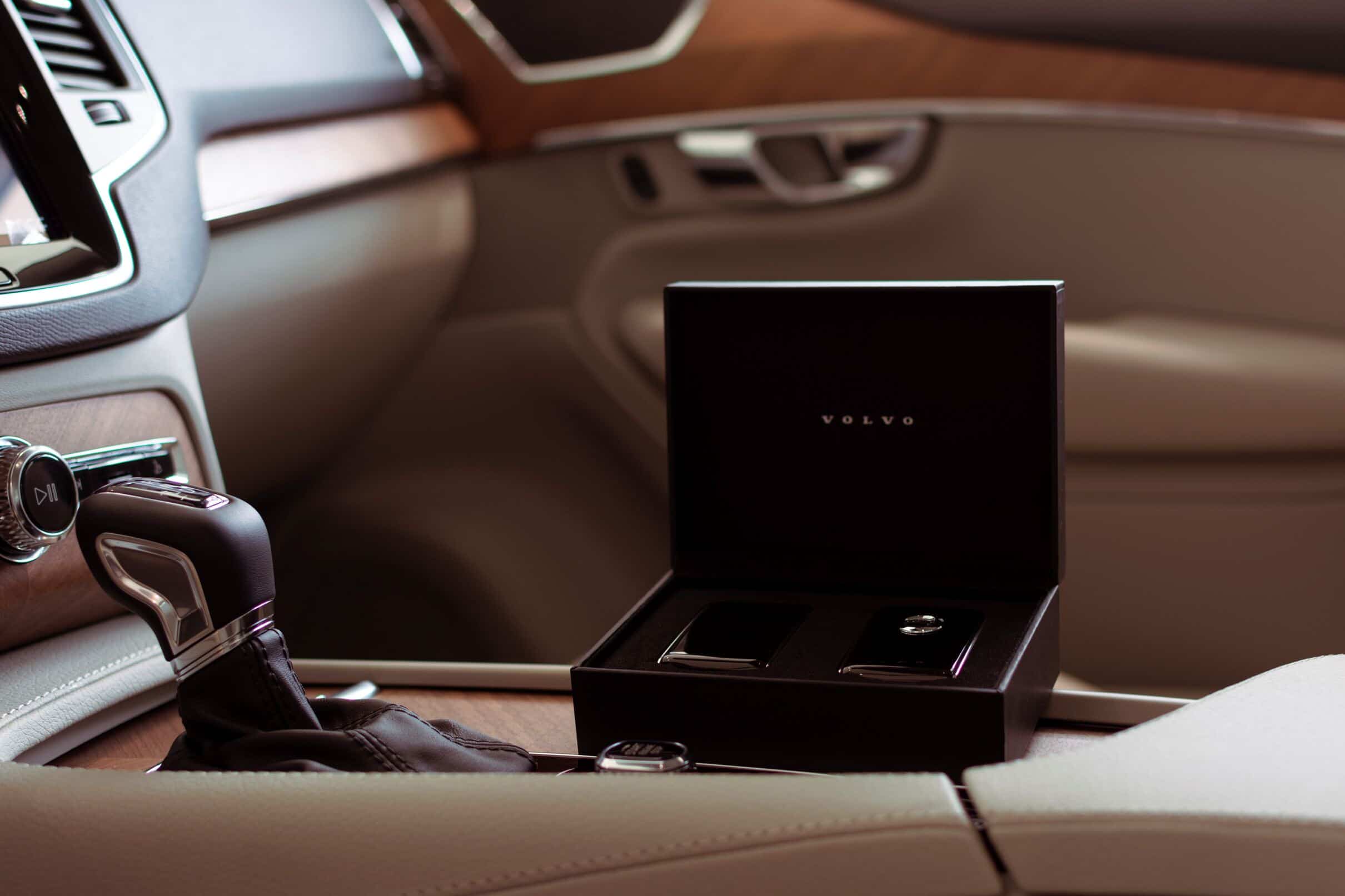 Interior of the Volvo XC90, showcasing luxurious design and advanced technology.

