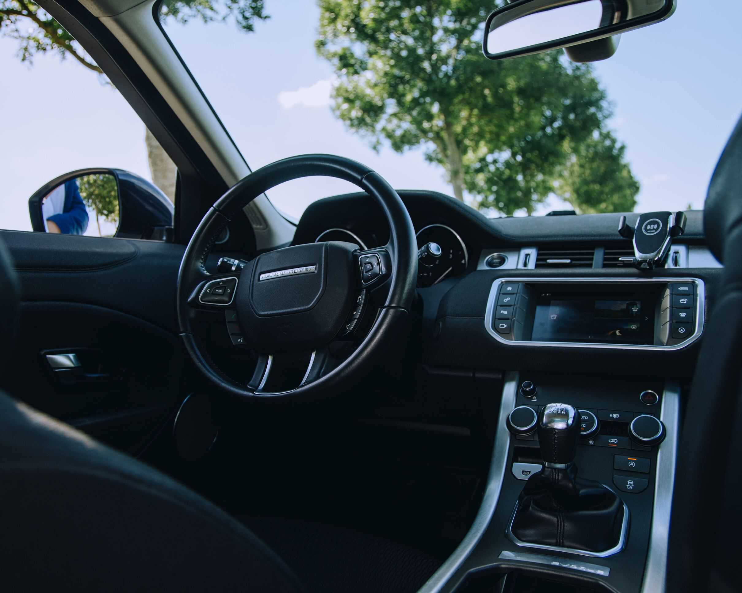 Range Rover Evoque Interior - A Luxurious and Elegant Cabin